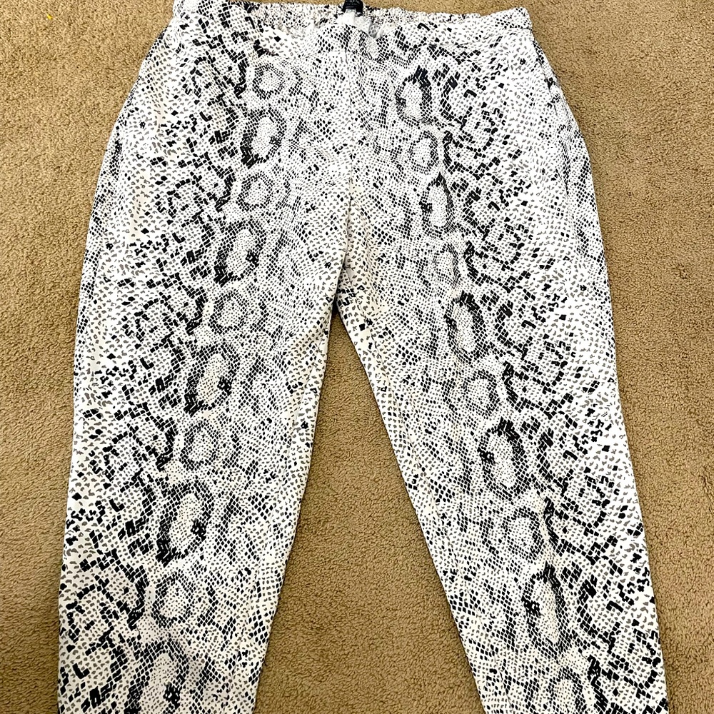 J crew Jamie pants in snakeskin print size 24